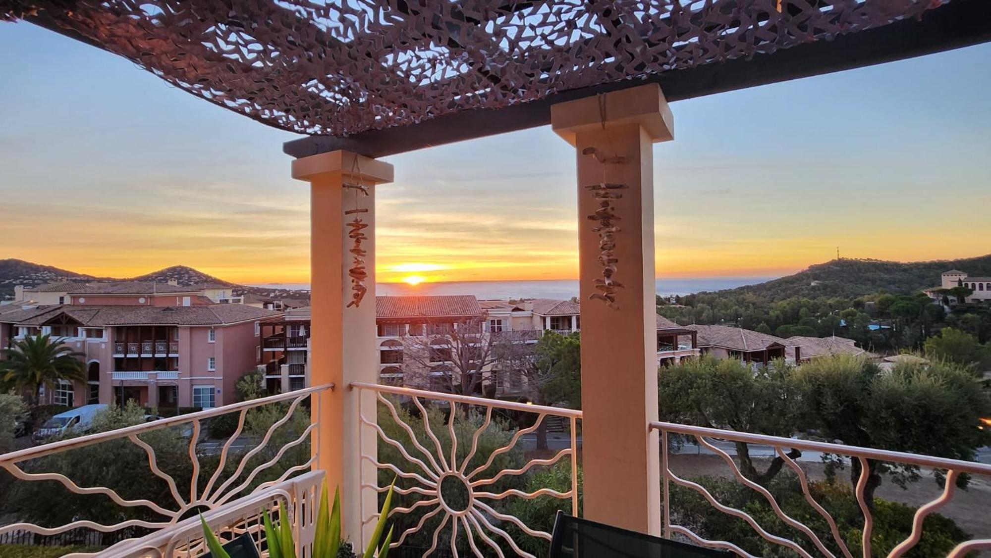 Saint-Raphael- Vue Mer Et Massif De L'Esterel Eksteriør billede